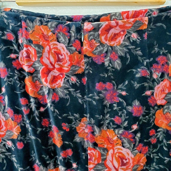 H&M x Hennes Collection Rose Floral Velvet Vintage‎ Style Mini Skirt. Size 8 - Picture 3 of 8
